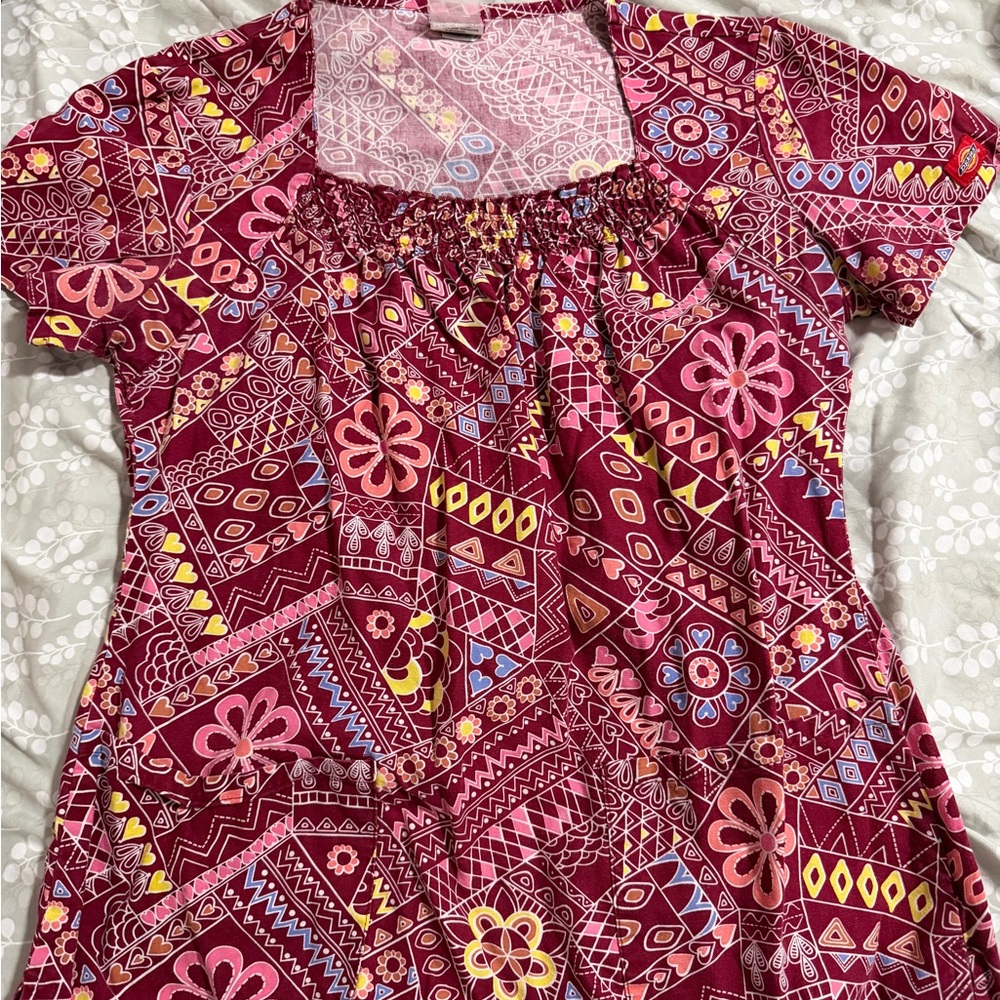 Dickies Scrub top Colorful Geometric Pattern